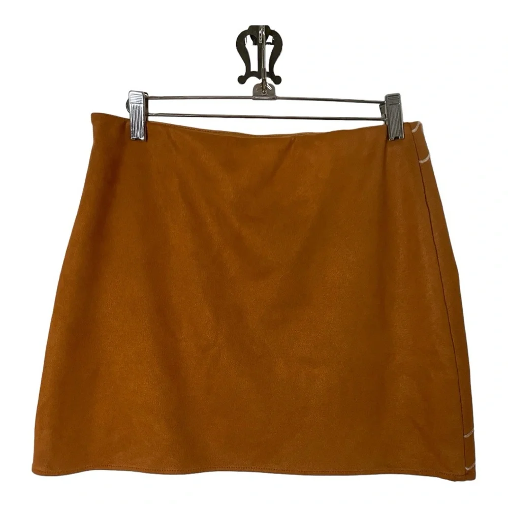 Mi Ami Francesca’s Faux Suede Embroidered Floral Mini Skirt Sz L - Picture 2 of 10